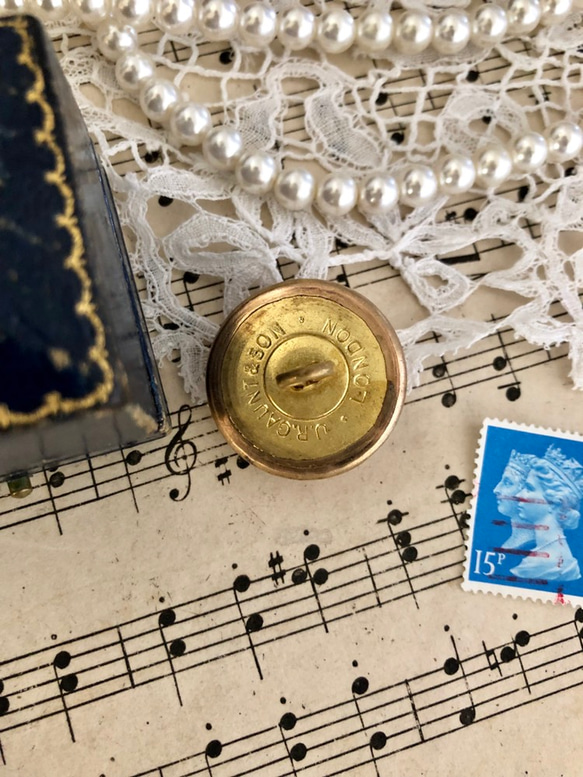 英国で出会った♪ アンティーク ジョージ5世の紋章 真鍮ボタンB /王冠/英国王室 26ｍｍ 7枚目の画像