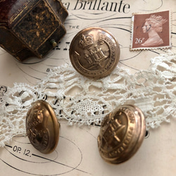 再販)英国で出会った♪ アンティーク 紋章の真鍮ボタン D /王冠とお城のデザイン/英国軍 φ26ｍｍ 5枚目の画像