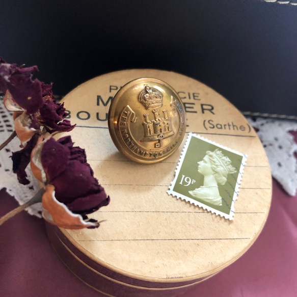 再販)英国で出会った♪ アンティーク 紋章の真鍮ボタン D /王冠とお城のデザイン/英国軍 φ26ｍｍ 6枚目の画像