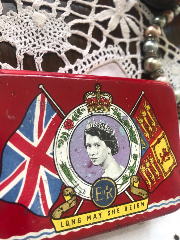 英国で出会った♪ アンティーク1953年エリザベス女王戴冠記念oxo缶 /ジュエリーケース 2枚目の画像
