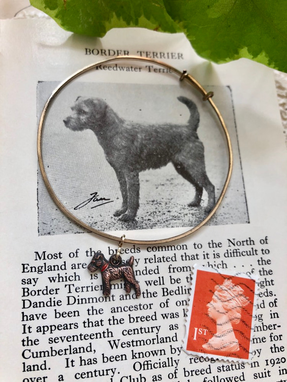 英国で出会った♪ アンティーク　ワンコがゆれるブレスレット 真鍮製　犬/テリア モチーフ 3枚目の画像