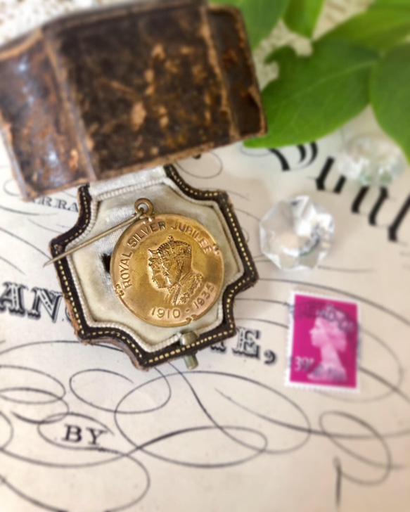 英国で出会った♪アンティークパーツ 1935年ジョージ5世のシルバージュビリー記念メダル 1枚目の画像