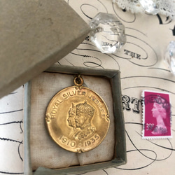英国で出会った♪アンティークパーツ 1935年ジョージ5世のシルバージュビリー記念メダル 4枚目の画像