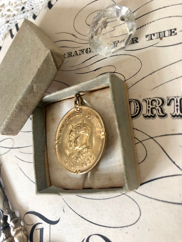 英国で出会った♪アンティークパーツ 1935年ジョージ5世のシルバージュビリー記念メダル 5枚目の画像