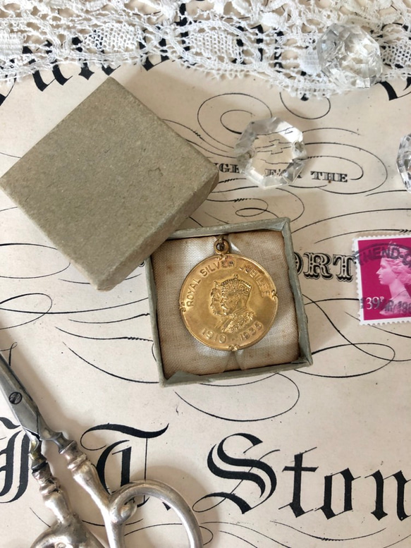 英国で出会った♪アンティークパーツ 1935年ジョージ5世のシルバージュビリー記念メダル 6枚目の画像