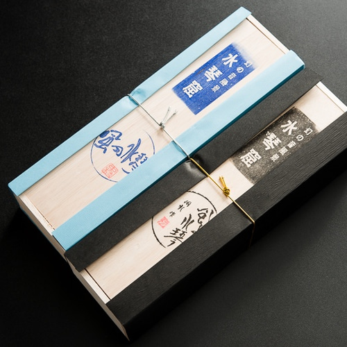 青と黒の彫刻模様の陶器球 土鈴 風鈴 青と黒の彫刻模様の陶器球 土鈴 風鈴