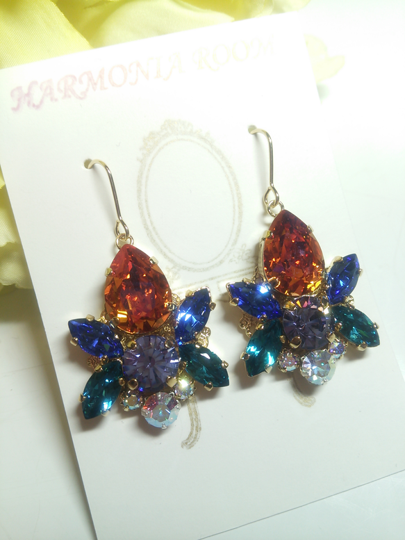 華やかビジューピアス～夕陽色×ブルー～