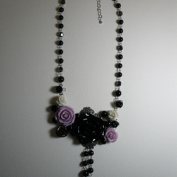 薔薇のネックレス（黒） 3枚目の画像
