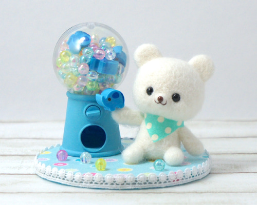 ✿羊毛フェルト✿ぽってりしろくまさん✿アザラシくん✿ぺんぎんくん✿スイカ✿ 羊毛フェルト(アザラシ✨)完成😆｜まるぽん