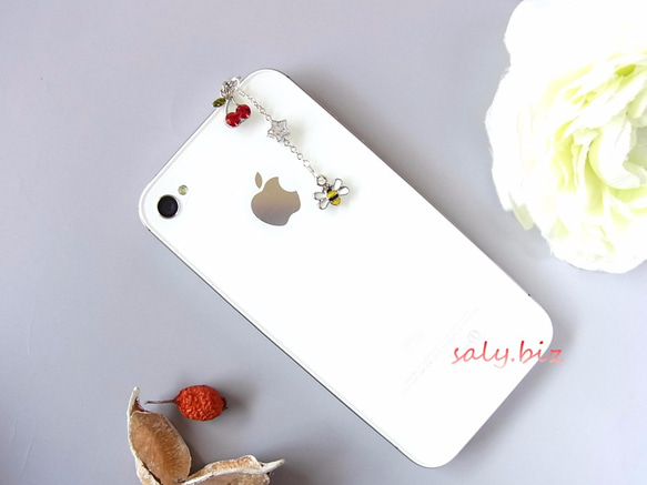 saly☆揺れるハチさん☆イヤホンジャック 1枚目の画像