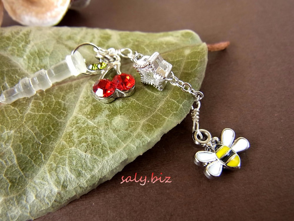 saly☆揺れるハチさん☆イヤホンジャック 4枚目の画像