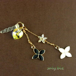 saly☆イヤホンジャック☆スワロフスキーと揺れるお花 2枚目の画像