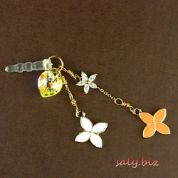 saly☆イヤホンジャック☆スワロフスキーと揺れるお花 2枚目の画像