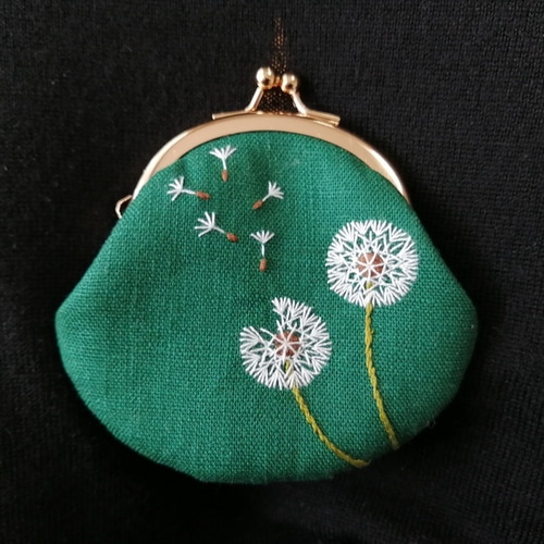 綿毛の手刺繍がま口丸型みどり がま口 刺繍屋miyako 通販 12050510