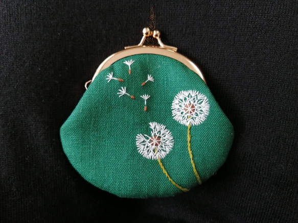 綿毛の手刺繍がま口丸型みどり がま口 刺繍屋miyako 通販 12050510