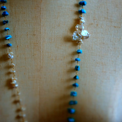 鮮やかで美しいブルーの首飾り～ターコイズ×パールのロングネックレス 6枚目の画像