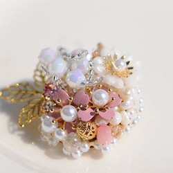 美品Giorgio Armani パールとクリスタルのブローチ 美品Giorgio Armani パールとクリスタルのブローチ 美品Giorgio Armani