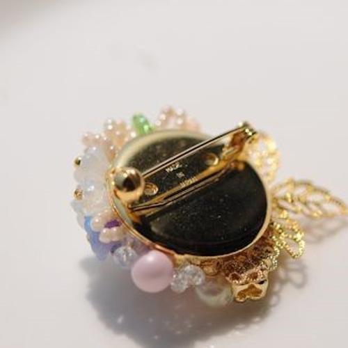 美品Giorgio Armani パールとクリスタルのブローチ 美品Giorgio Armani