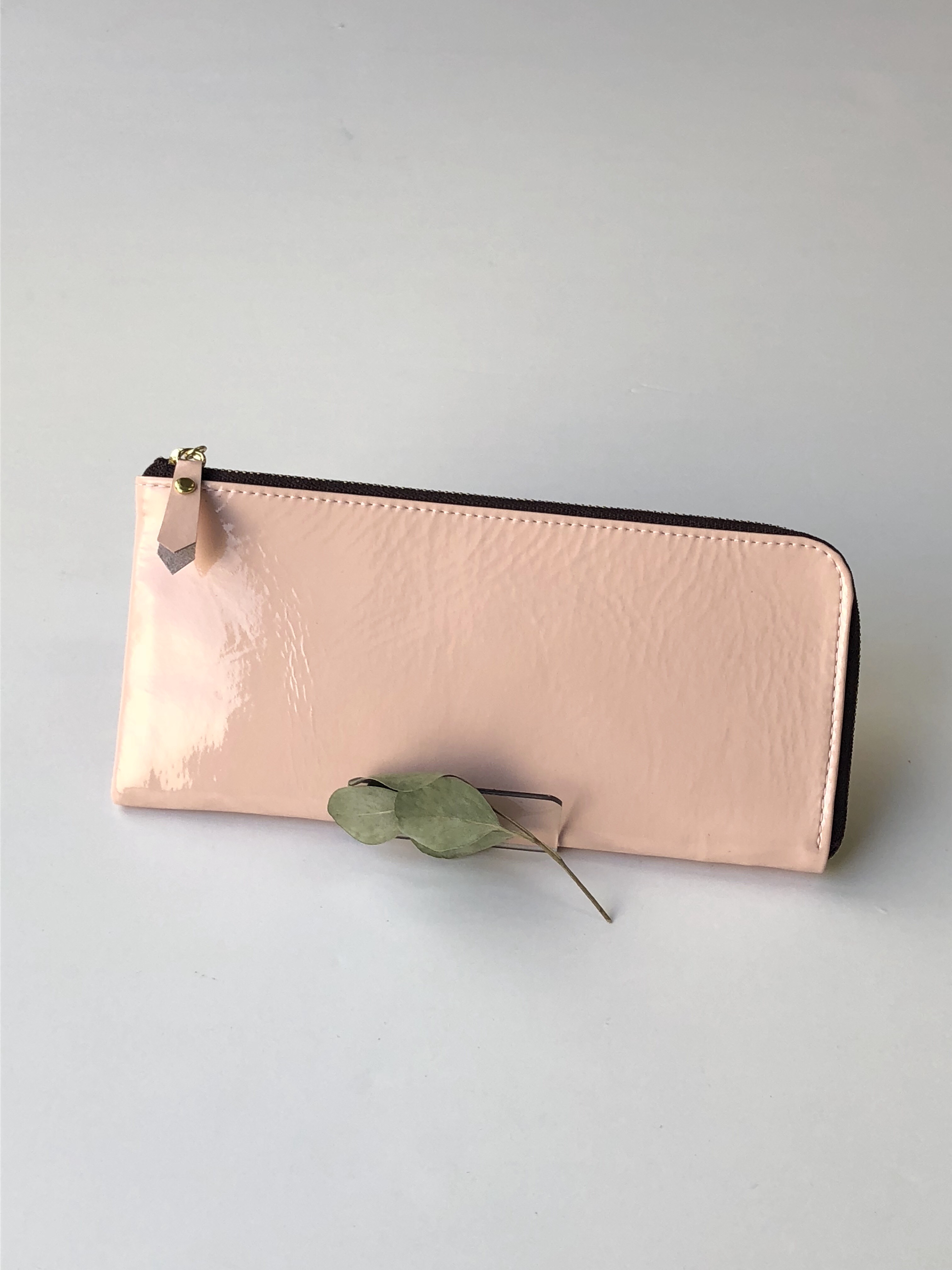 【さくらピンク】ピッグスキンのスリムな長財布　エナメル 10,164円