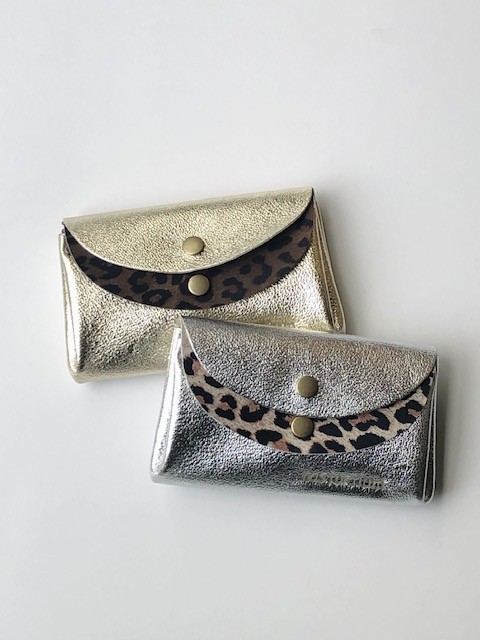 ピッグスキンの小さなお財布シルバー×レオパード柄白