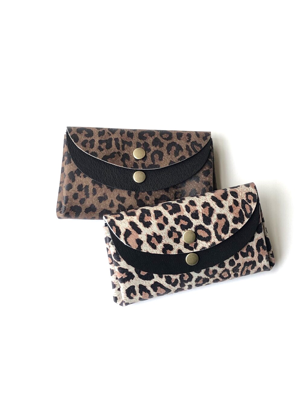 ピッグスキンの小さなお財布　レオパード柄白×ピッグスキン黒