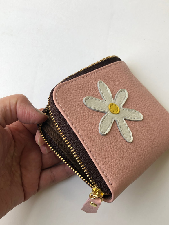它有一個很大的主題！由真皮製成的超薄迷你錢包 Shrink Sakura Pink 第3張的照片