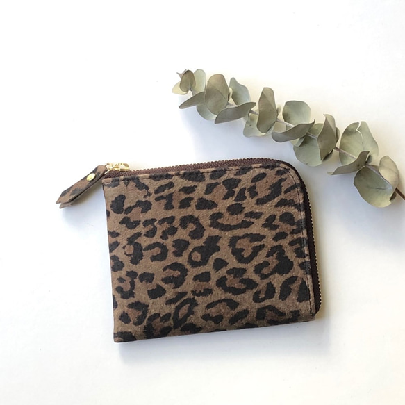 レオパード柄のスリムなミニ財布　ピッグスキンブラウン 1枚目の画像