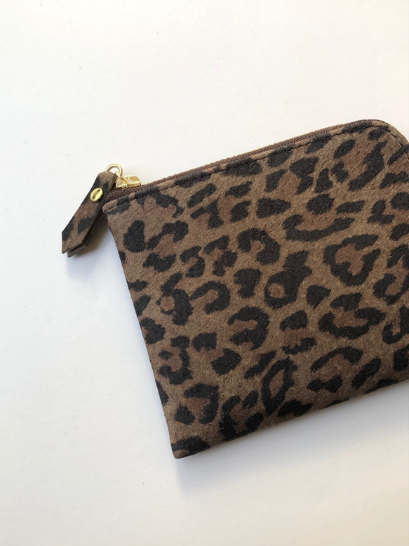 レオパード柄のスリムなミニ財布　ピッグスキンブラウン 2枚目の画像