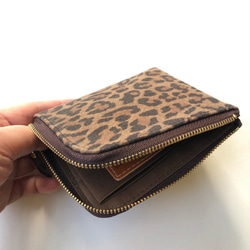 レオパード柄のスリムなミニ財布　ピッグスキンブラウン 3枚目の画像