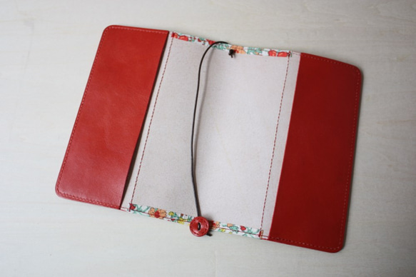 牛革×リバティープリント　ブックカバー（文庫本サイズ）　レッド 4枚目の画像