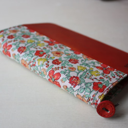 牛革×リバティープリント　ブックカバー（文庫本サイズ）　レッド 6枚目の画像