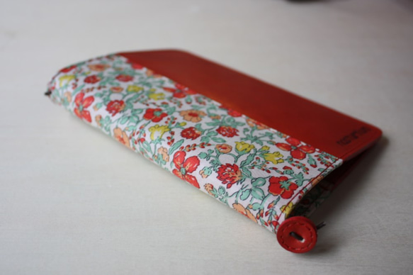 牛革×リバティープリント　ブックカバー（文庫本サイズ）　レッド 6枚目の画像