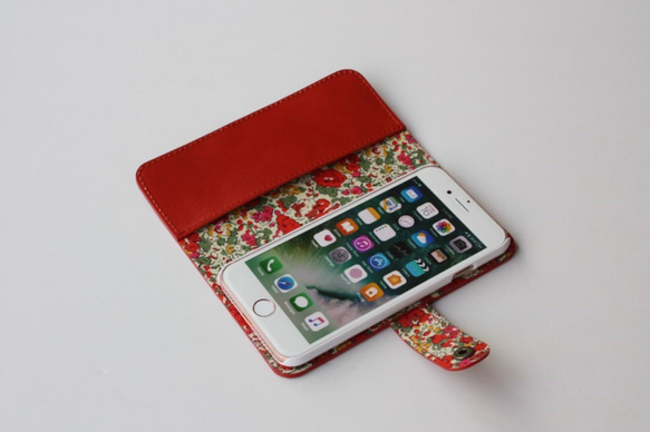 [適用於iphone5、5S，SE]帶有牛皮和自由印花紅色的iPhone護套 第2張的照片