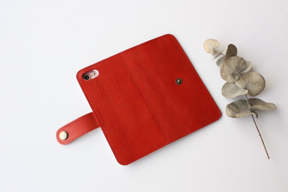 [適用於iphone5、5S，SE]帶有牛皮和自由印花紅色的iPhone護套 第4張的照片