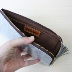 ピッグスキンのスリムな長財布　Ｌ字型　ライトグレー 3枚目の画像