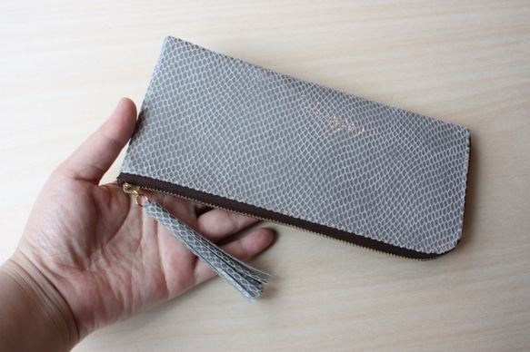 ピッグスキンのスリムな長財布　Ｌ字型　ライトグレー 5枚目の画像
