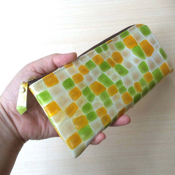 細長的錢包，帶有彩色玻璃花紋L形黃色 第2張的照片
