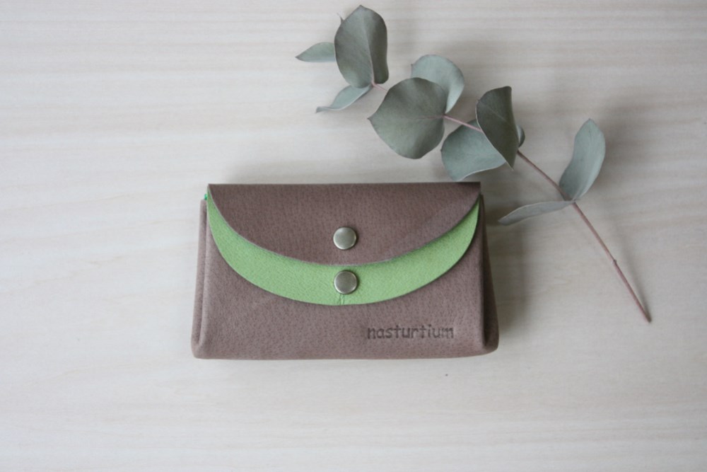 ピッグスキンの小さなお財布　グレージュ×きみどり