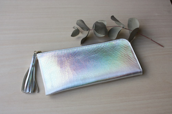 ゴートレザーのスリムな長財布　Ｌ字型　シルバーレインボー 2枚目の画像