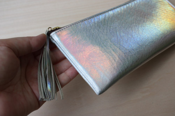 ゴートレザーのスリムな長財布　Ｌ字型　シルバーレインボー 6枚目の画像