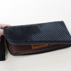 【最後の1点です！】ピッグスエードのスリムな長財布　ドットブラック 2枚目の画像