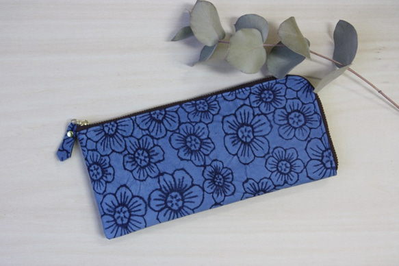ピッグスキンのスリムな長財布Ｌ字型　フラワー　ブルー 1枚目の画像