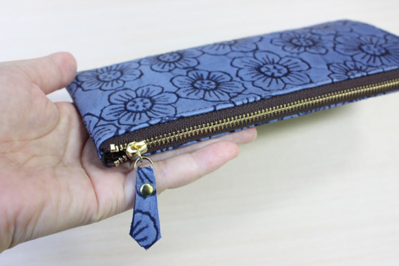 ピッグスキンのスリムな長財布Ｌ字型　フラワー　ブルー 6枚目の画像