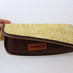 ピッグスキンのスリムな長財布Ｌ字型　フラワー　イエロー 2枚目の画像