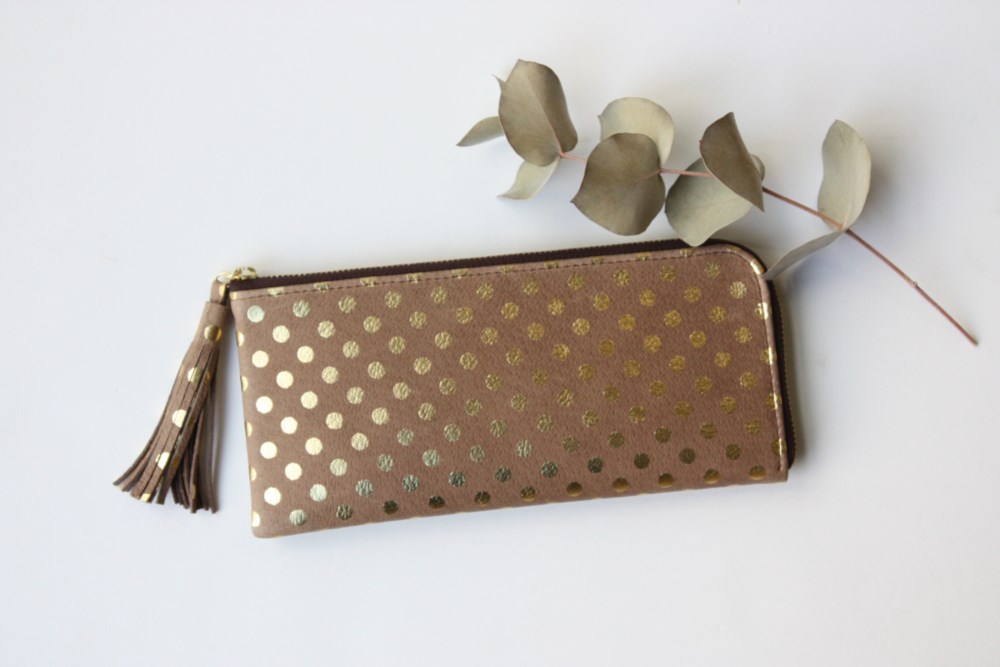 ピッグスキンのスリムな長財布　みずたまカフェオレ