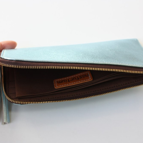 ライトブルー 長財布 スリムデザイン ゴートレザーのスリムな長財布 L字型 ライトブルー 長財布