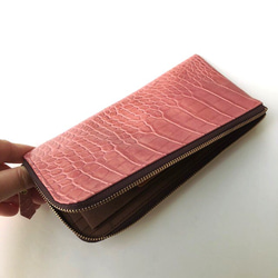 牛革のスリムな長財布　Ｌ字型　クロコダイル型押し　春いろピンク 2枚目の画像