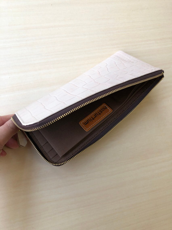牛革のスリムな長財布　Ｌ字型　クロコダイル型押し　さくらホワイト 3枚目の画像
