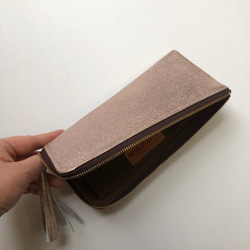 ゴートレザーのスリムな長財布　型押しシャンパンピンク 2枚目の画像