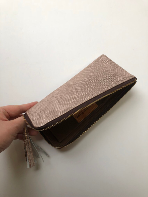 ゴートレザーのスリムな長財布　型押しシャンパンピンク 2枚目の画像